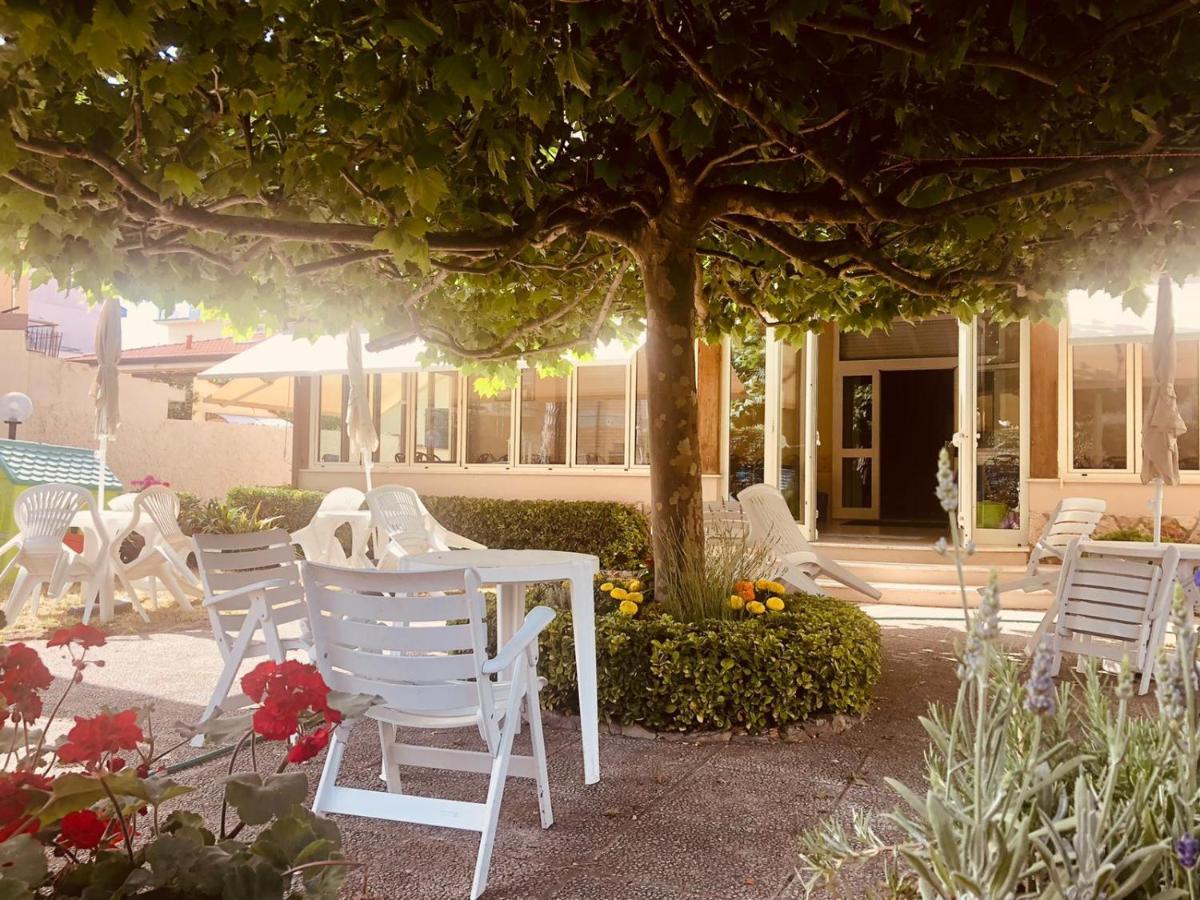 Hotel Perla Del Mare Lido di Camaiore Exterior foto