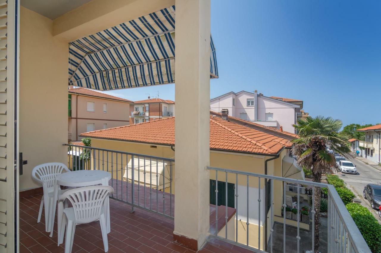 Hotel Perla Del Mare Lido di Camaiore Exterior foto