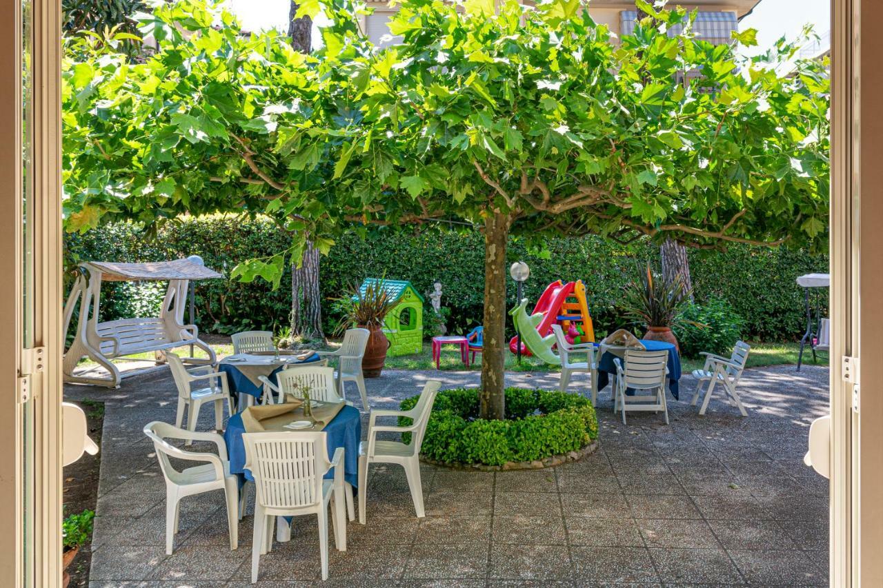 Hotel Perla Del Mare Lido di Camaiore Exterior foto